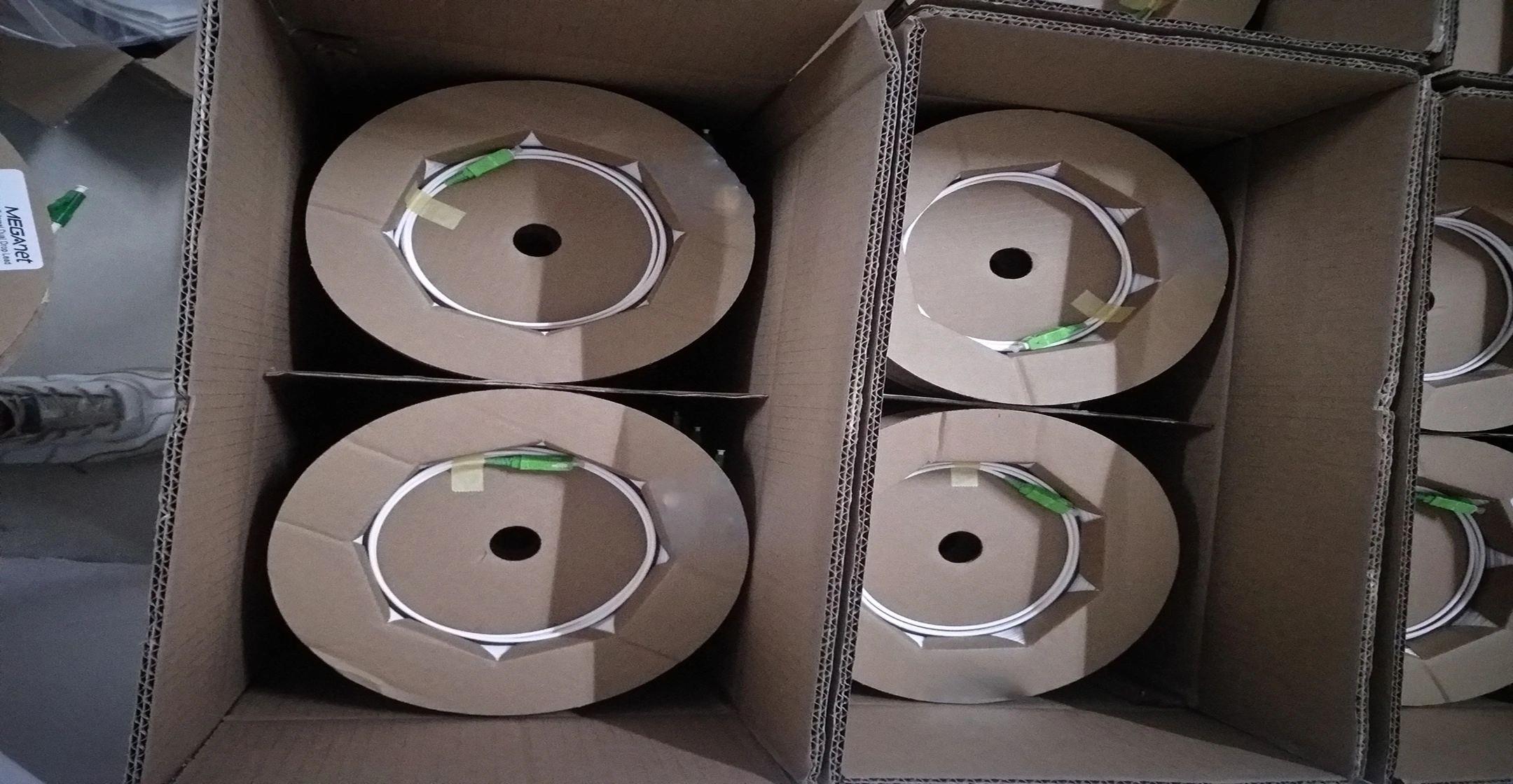 Cardboard Reel Type Packing SC APC Optic Fiber Patch Cord FTTH Drop Cable Assemblies with Pulling Eye