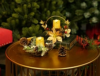 Metal candle holder with decoration