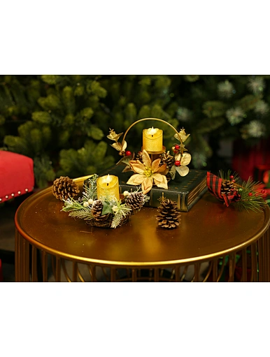 Metal candle holder with decoration