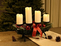 Metal candle holder with Xmas wreath