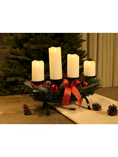 Metal candle holder with Xmas wreath