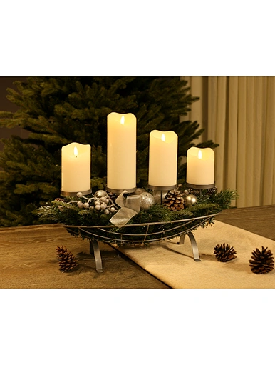 Metal candle holder with Xmas wreath