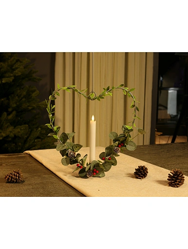 Metal candle holder with Xmas wreath
