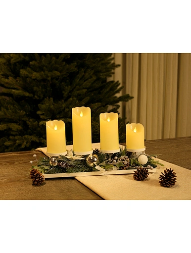 Metal candle holder with Xmas wreath