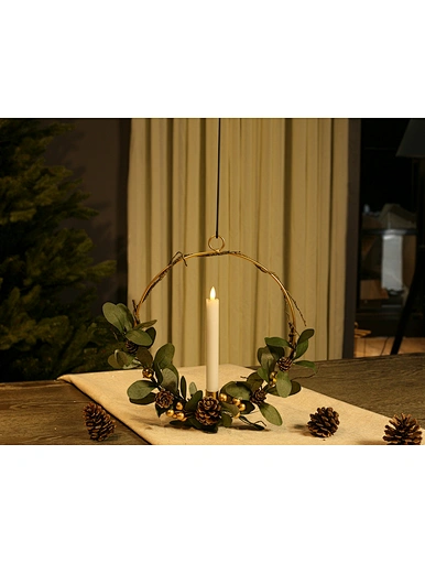 Metal candle holder with Xmas wreath
