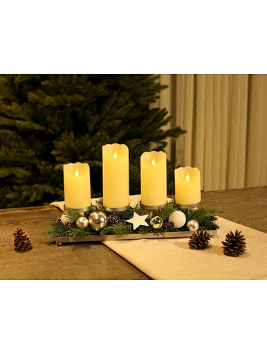 Metal candle holder with Xmas wreath