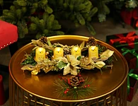 Metal candle holder with decoration