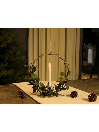 Metal candle holder with Xmas wreath