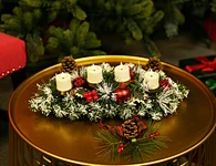 Metal candle holder with Christmas wreath