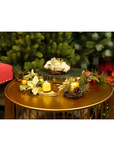 Glass candle holder with wreath