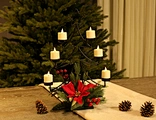 Metal candle holder with Xmas wreath
