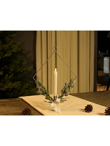 Metal candle holder with Xmas wreath