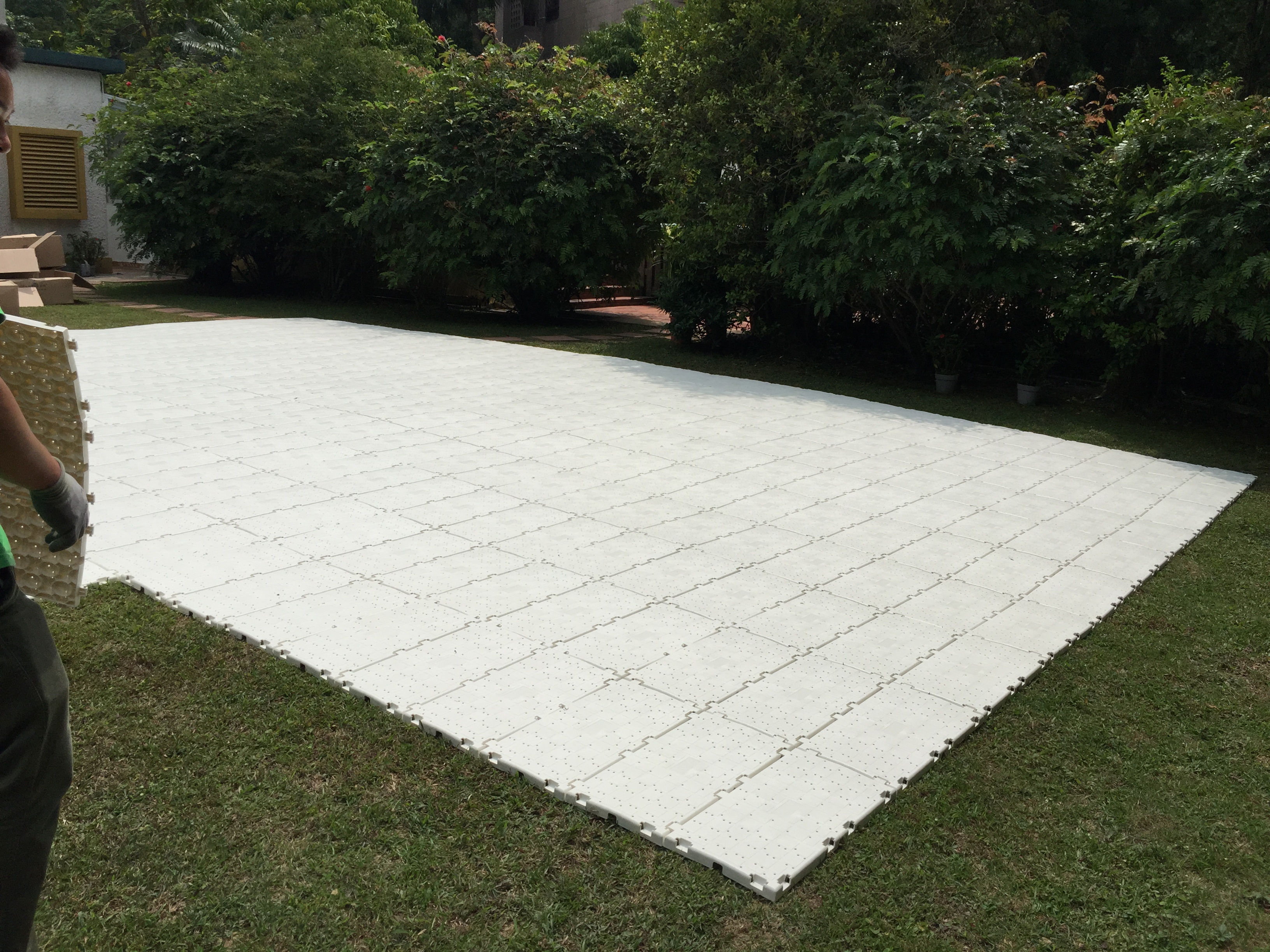 Live stream for introducing artificial grass