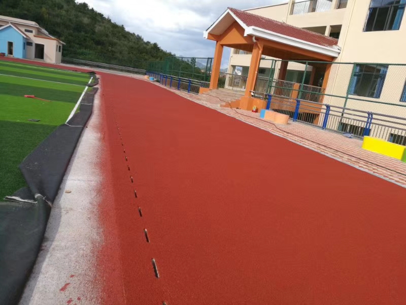 Live stream for introducing artificial grass
