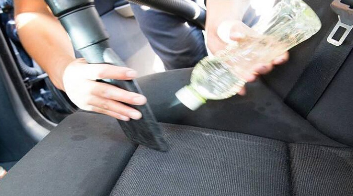 The car is dirty. You do n’t need to go to a car wash shop to clean up with these “3” methods.