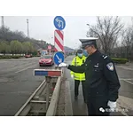 Standardize traffic signs and signs to ensure road safety