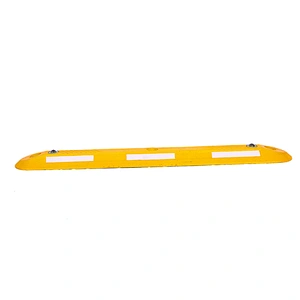New Design Traditional style Yellow Recycled Rubber Road Safety Lane Separator Roadway Lane Separator