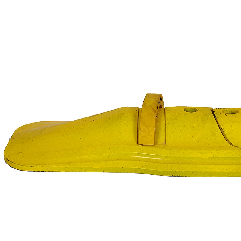 China Hot Sale Good Quality Rubber Roadway Lane Divider For Traffic Safety Plastic Roadway Lane Separator