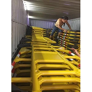 Factory Directly Supply Low Price Road Traffic Barrier Temporary Picket Fence Traffic Road Barrier