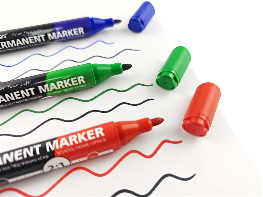 Dual tip permanent markers