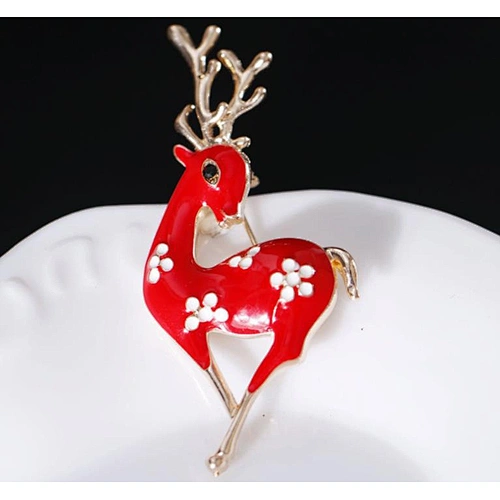 Christmas moose brooch Shawls Versatile clothing store   small gifts