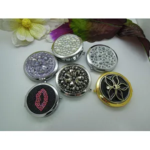 Round diamonds crystals and pearl compact mirror
