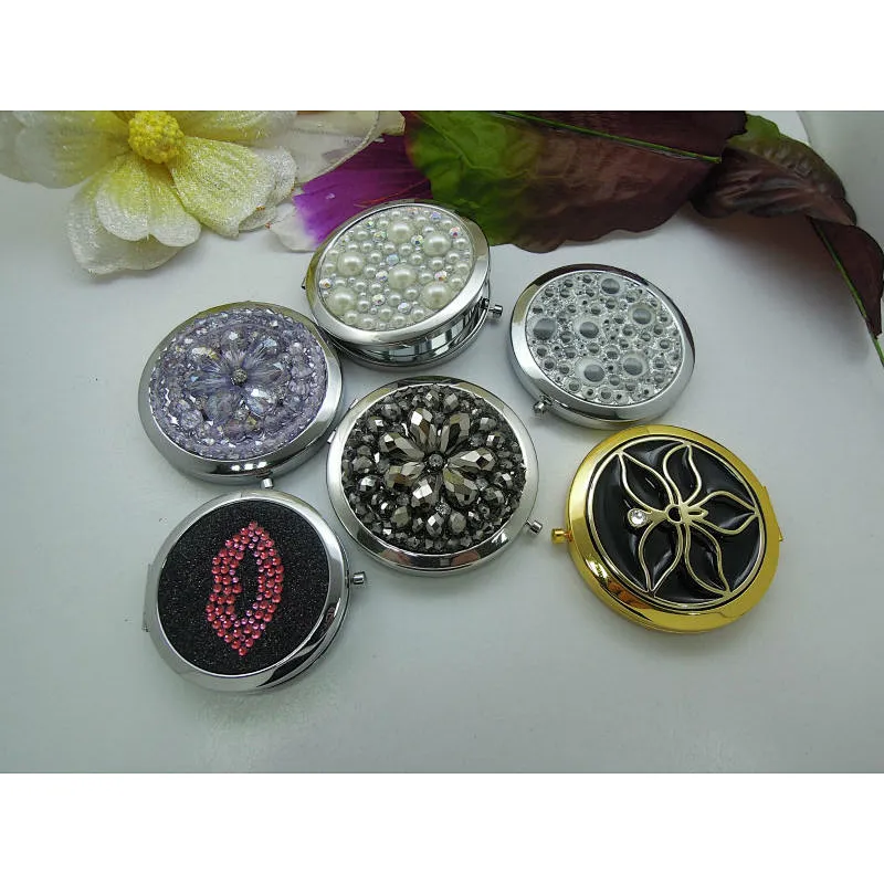 Round diamonds crystals and pearl compact mirror