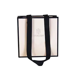 Gift bag，Paper bag，Hand holding  bag