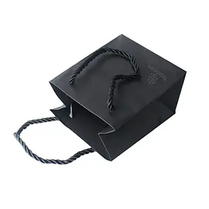 Gift bag，Paper bag，Hand holding  bag，Kraft paper bags, paper bag shopping,Hand bag