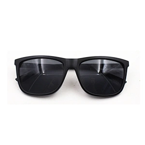 2021 Fashion OEM grey lens PC material plastic sun glasses