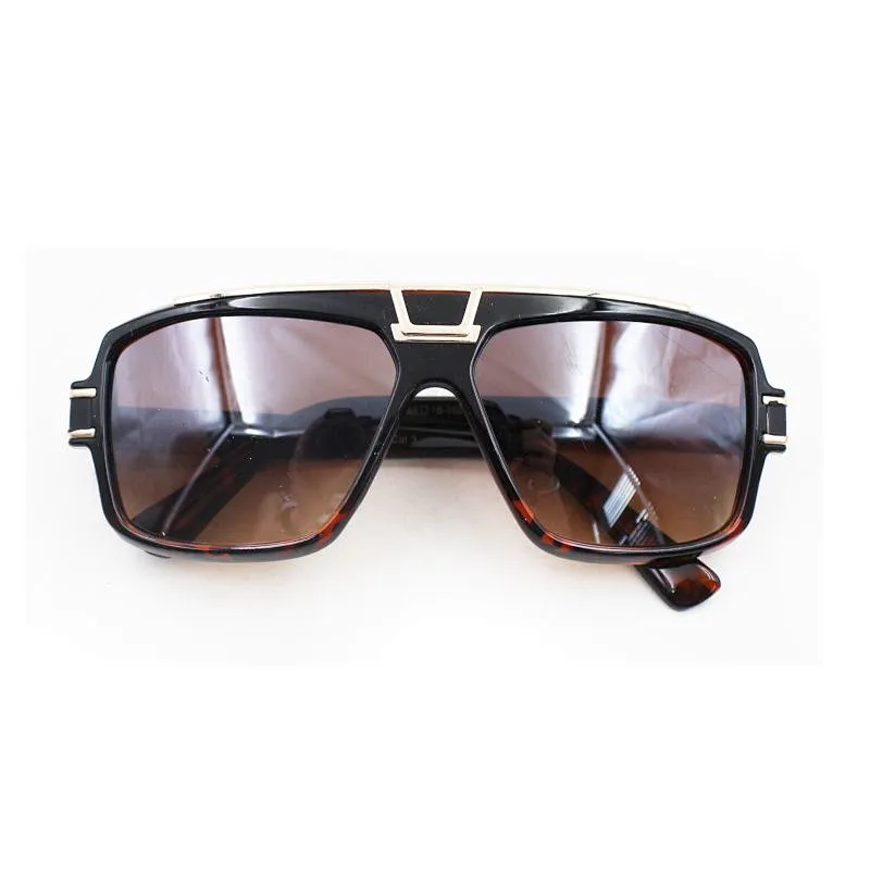 Retro style oversized plastic brown lens sunglasses