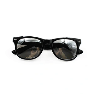 Fashionable modern leopard-print sunglasses