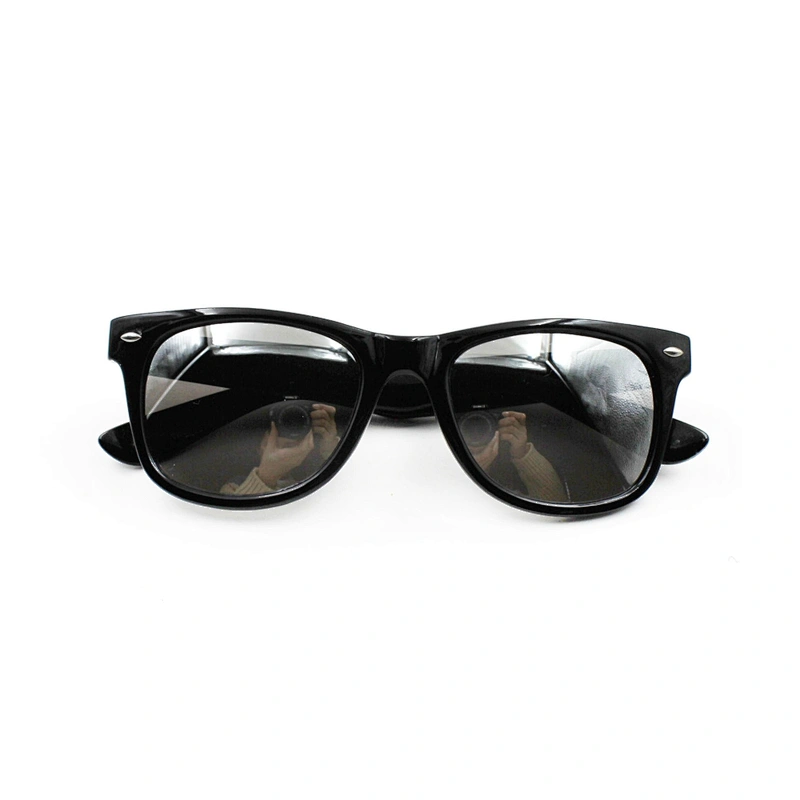 Fashionable modern leopard-print sunglasses