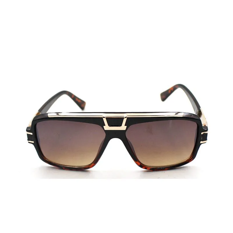 Retro style oversized plastic brown lens sunglasses