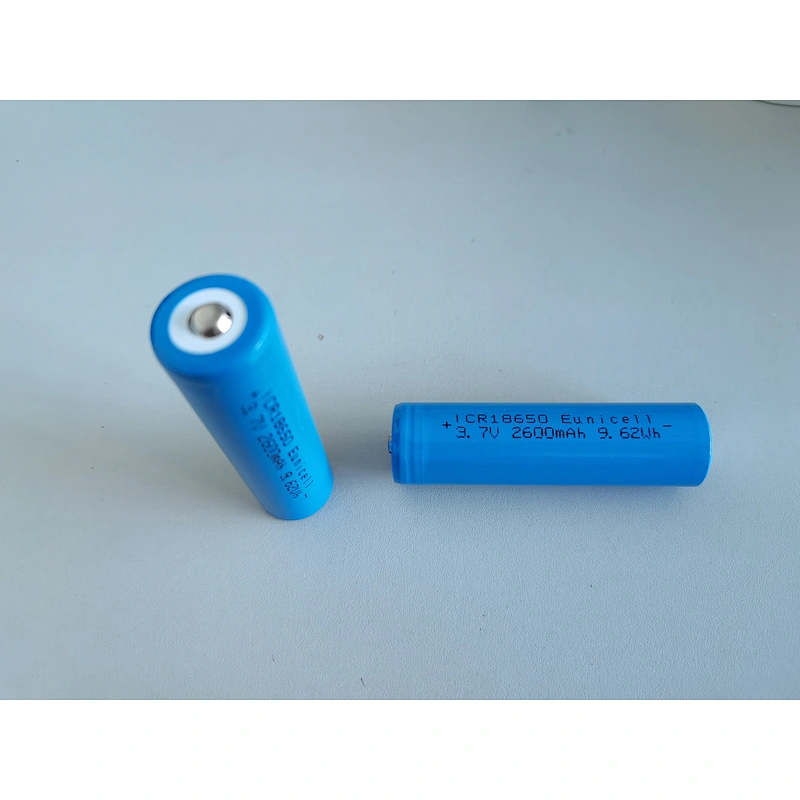 Hot sell 700mah 3.7v cylinder lithium ion batteries CR123A ICR 16340 li-ion rechargeable RCR123A ICR17335 battery with led torch
