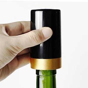 Automatic vacuum wine preserver