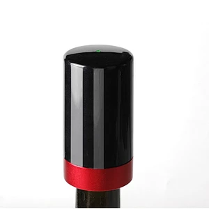 Automatic vacuum wine preserver