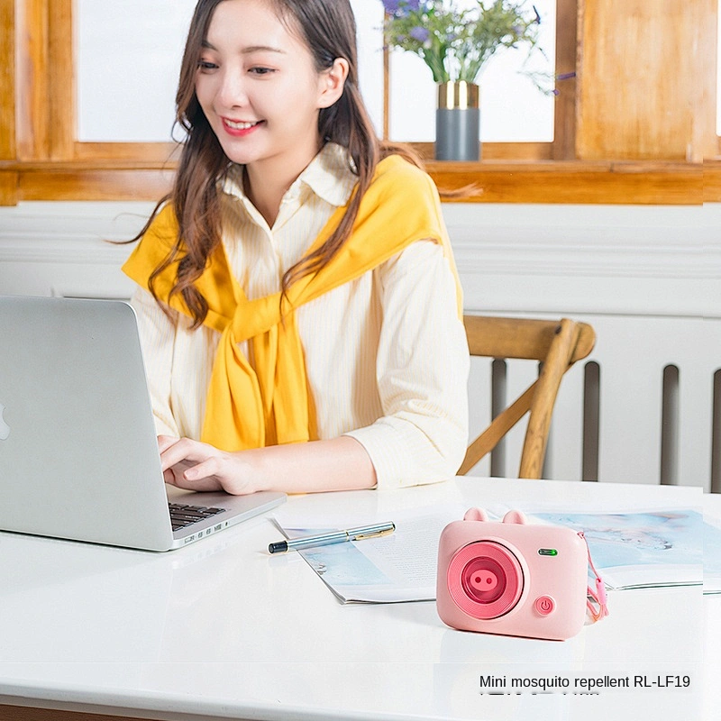 Fashionable cartoon design natural plant extracts mini portable mosquito repellent