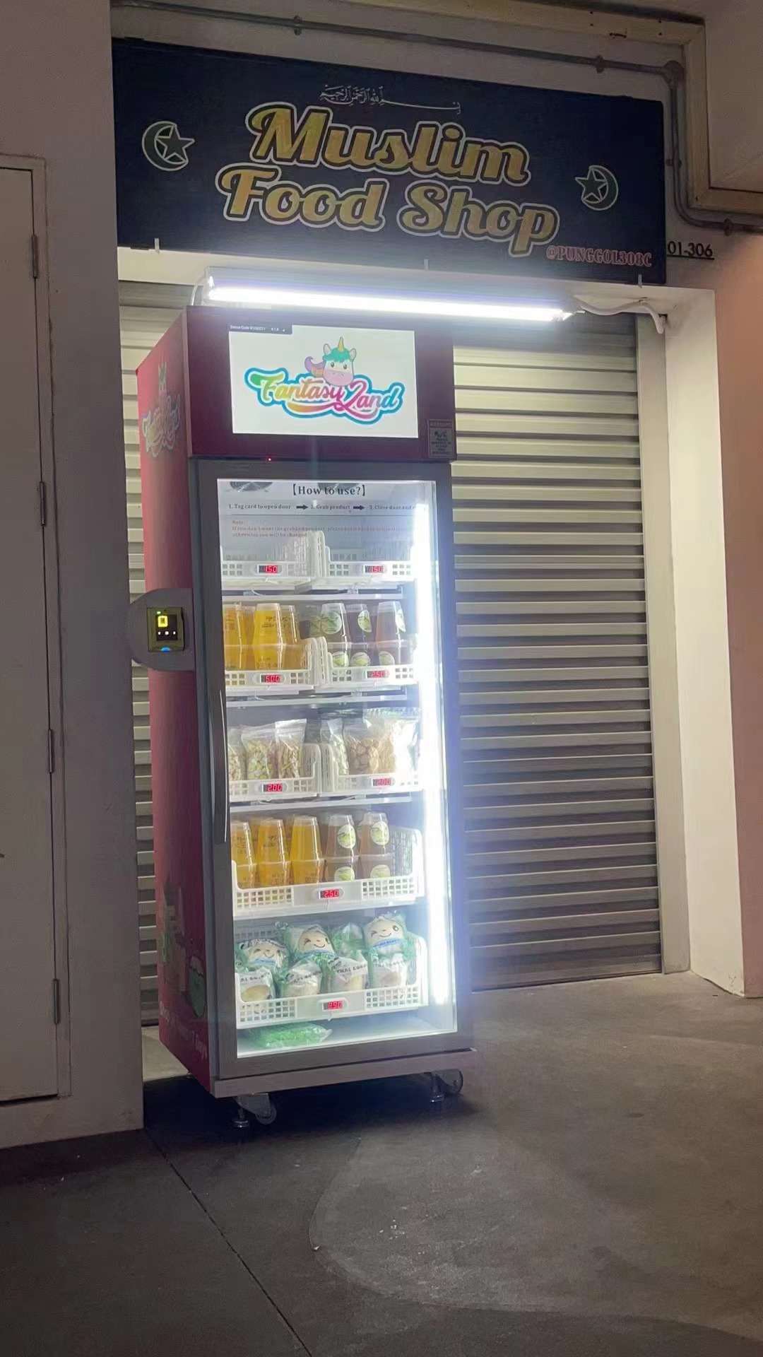 Smart fridge to sell snack and drink in Singapore