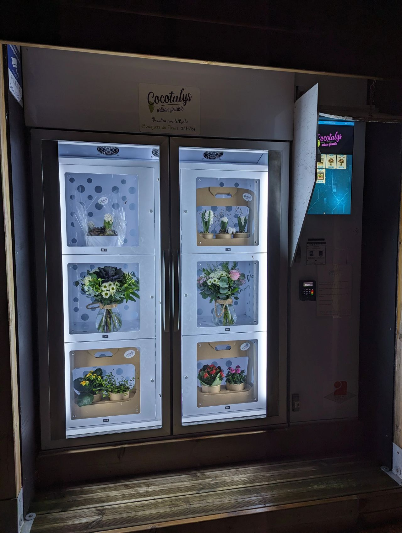 flower vending machine, 22 inch touch screen, cooling locker, our flower vending machine in France