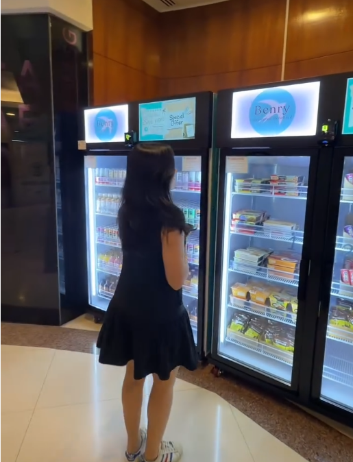 This ai vending machine is suitable be placed at shopping mall.