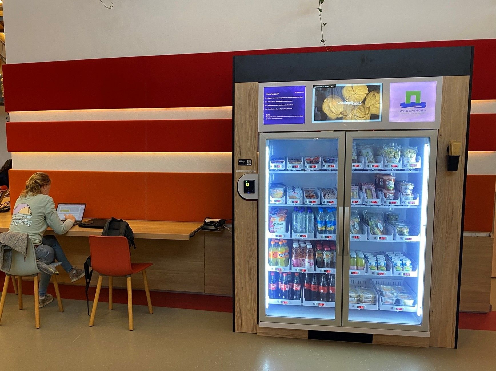 Netherland: Micron smart fridge snack drink vending machine
