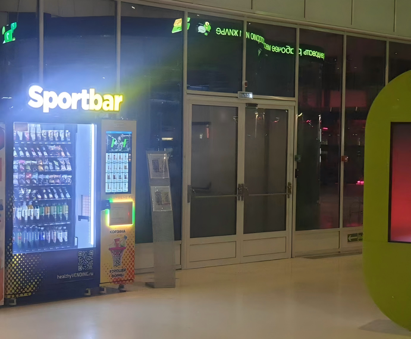 Large capacity drink vending machine with elevator delivery selling energy drinks in a Russian shopping mall