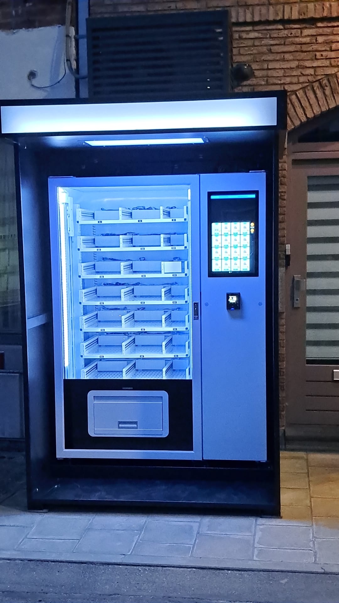 This bakery vending machine has elevator to protect products.