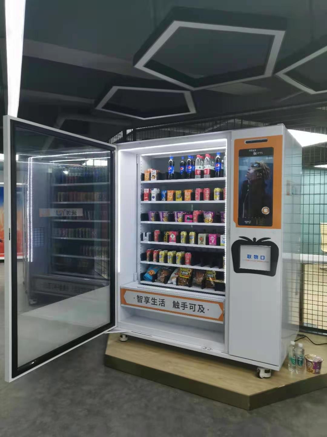 Mobile Phone Accessories Vending Machines 