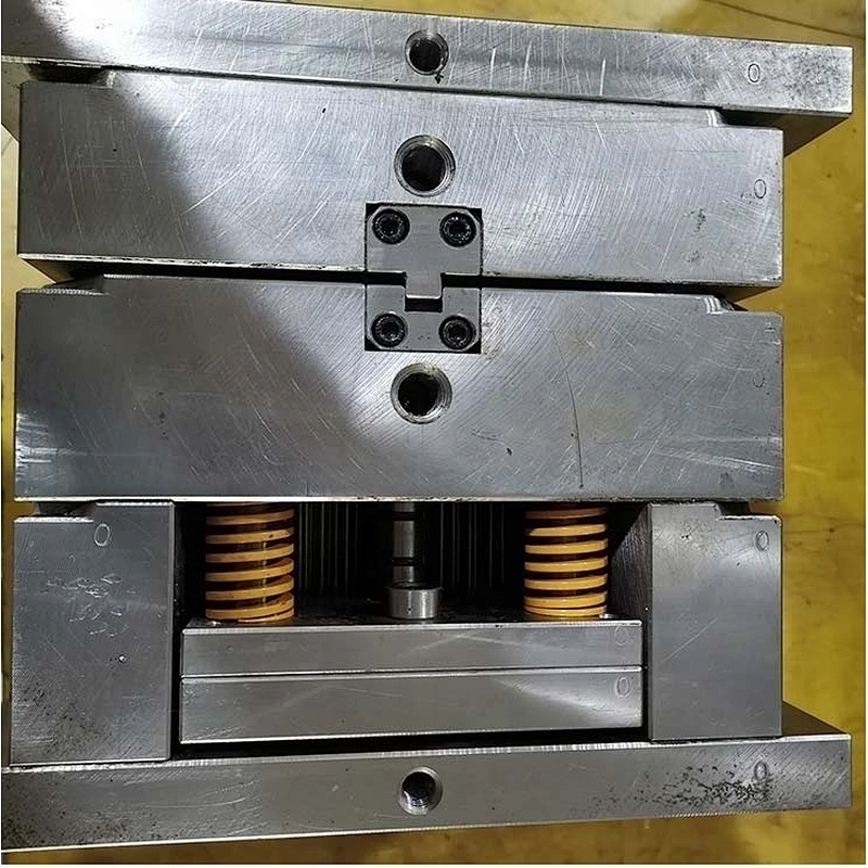 Factory direct selling medical mould maker with a cheap price