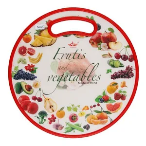 Environmentally friendly colorful kitchen reusable round plastic chopping board with handle