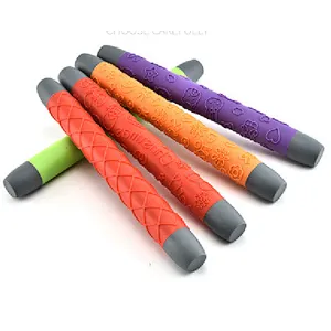 2020 customized adjustable multicolor bakeware accessories christmas silicone rolling pin decorated for baking