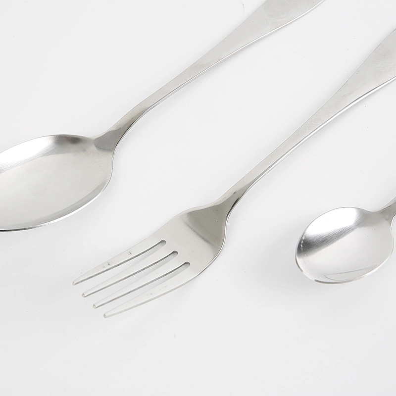 China Fabrication Professional luxury silver party tableware stainless steel matte silverware flatware set