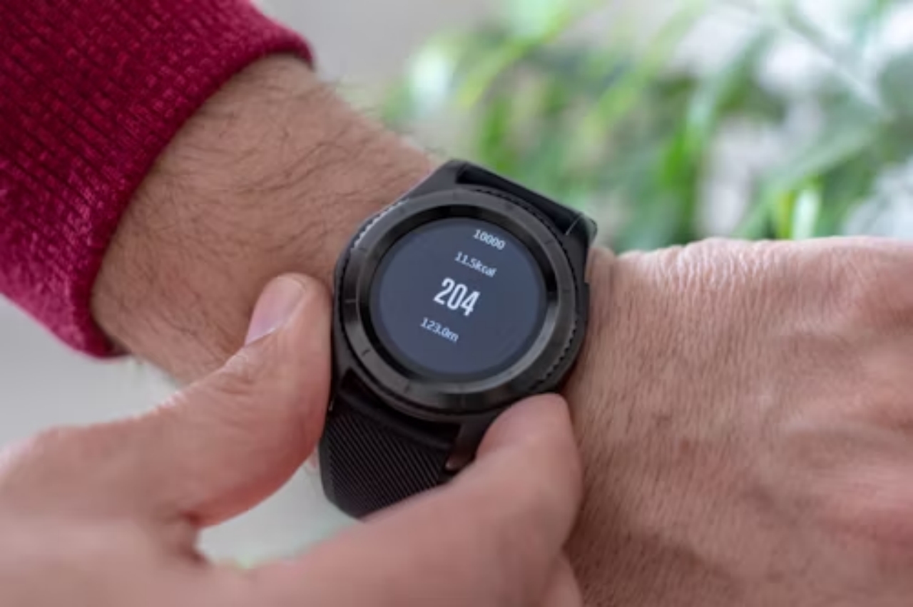 monitor physical activity and health with modern smartwatches